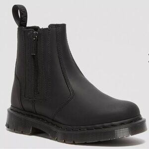 Dr. Martens Airwave Alyson Black Books